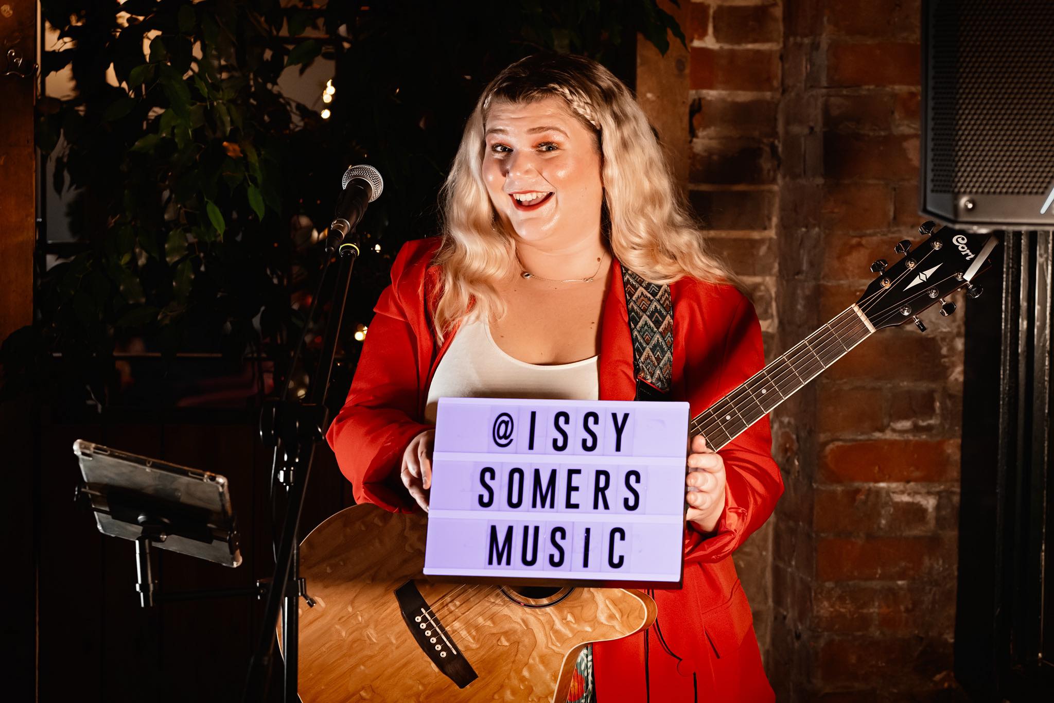 Relaunch party with music by Issy Somers